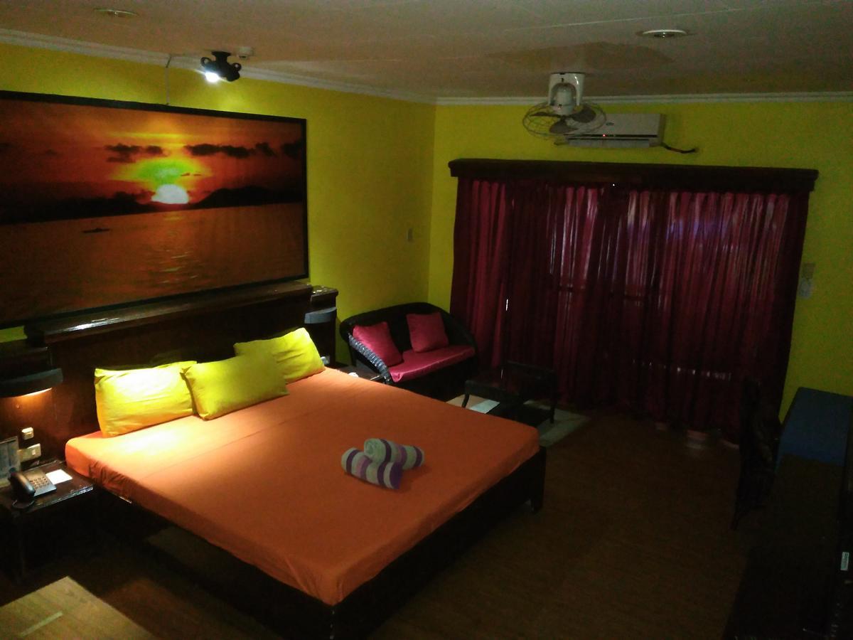 แมงโกส บีชฟรอนต์ รีสอร์ต Hotel โอลองกาโป ภายนอก รูปภาพ